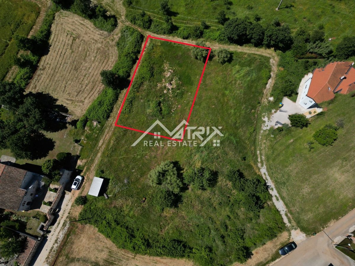 Poreč okolica, zazidljivo zemljišče v izmeri 692 m²