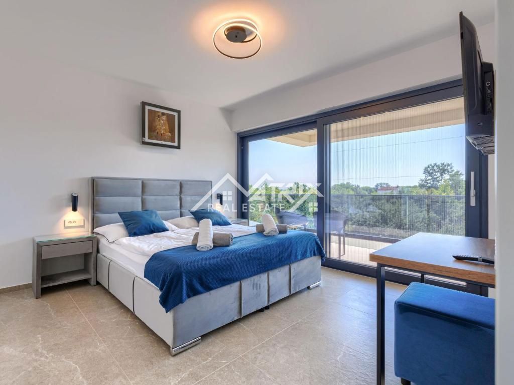 Poreč, Luksuzna moderna vila z bazenom in wellnessom