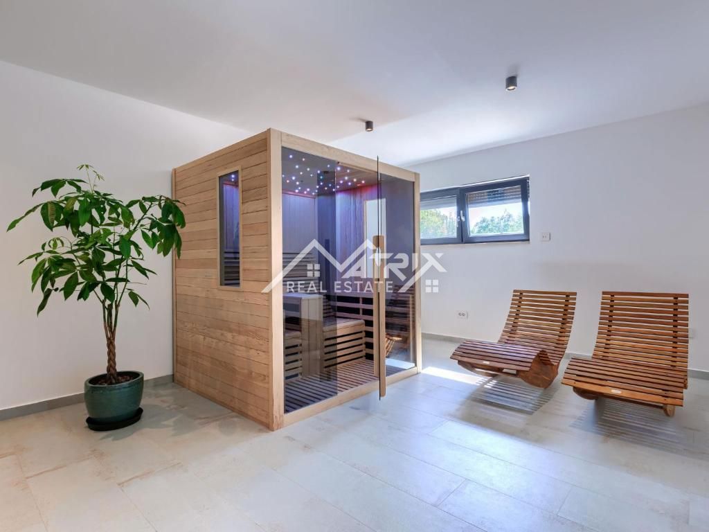 Poreč, Luksuzna moderna vila z bazenom in wellnessom
