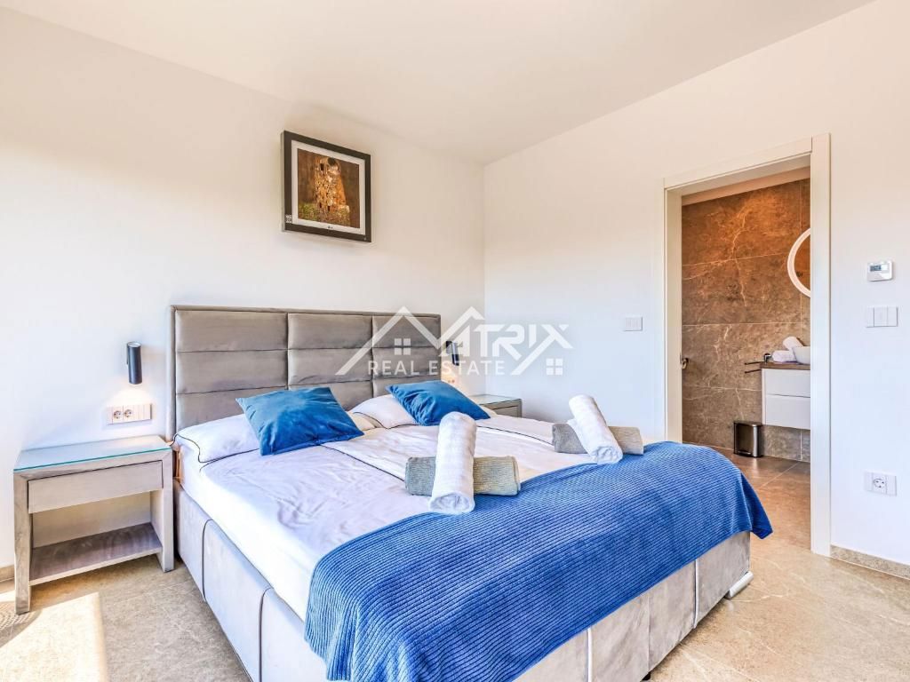Poreč, Luksuzna moderna vila z bazenom in wellnessom