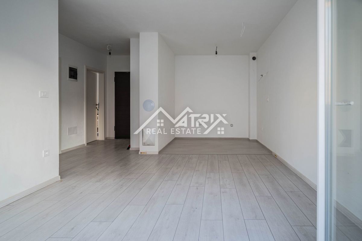 Pulj, 2-sobno stanovanje s teraso in garažo blizu centra