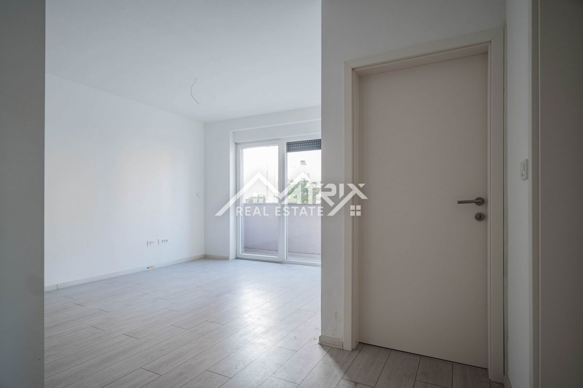 Pulj, 2-sobno stanovanje s teraso in garažo blizu centra