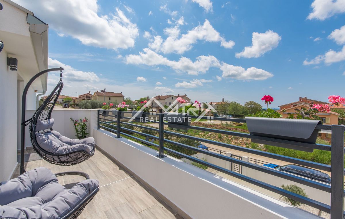 Poreč, Moderna vila z bazenom in pogledom na morje, Novo!