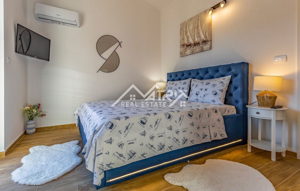 Medulin okolica enonadstropna hiša z bazenom 1,4 km od morja