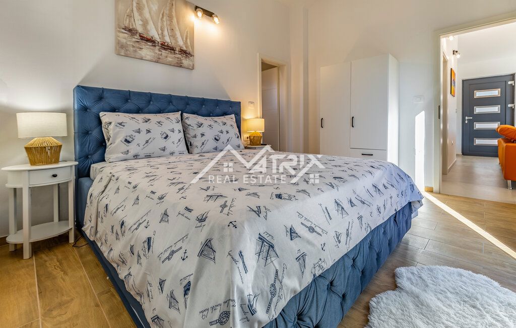 Medulin okolica enonadstropna hiša z bazenom 1,4 km od morja