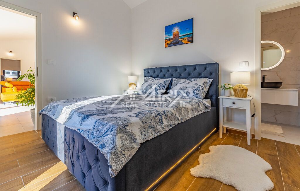 Medulin okolica enonadstropna hiša z bazenom 1,4 km od morja