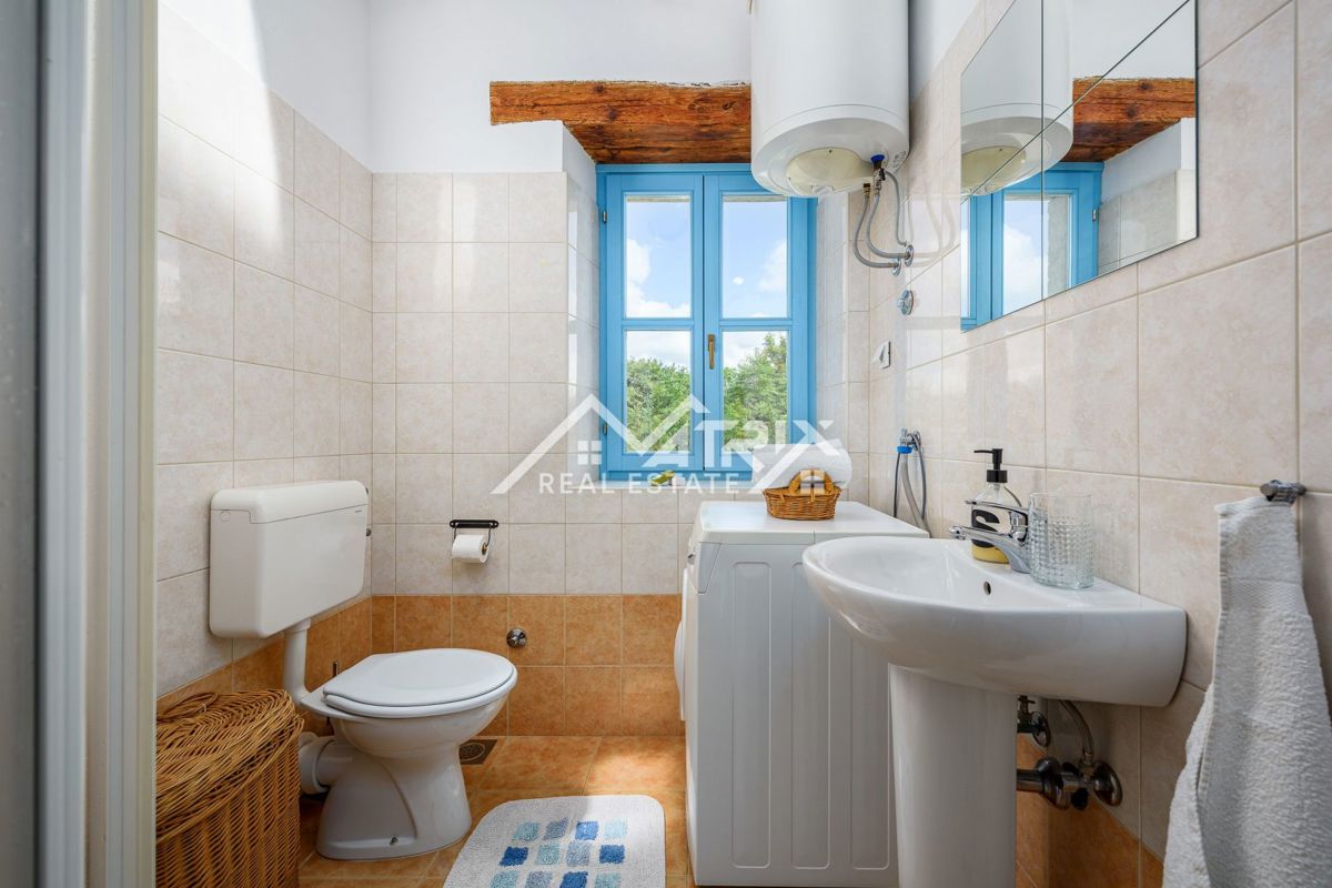 Poreča okolica, Istrska kamnita hiša z bazenom, Prilika!