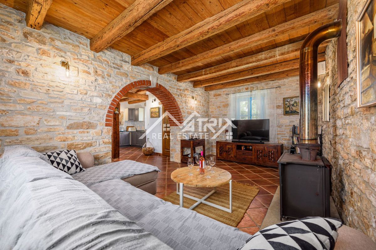 Poreča okolica, Istrska kamnita hiša z bazenom, Prilika!