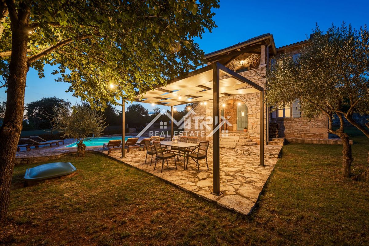 Poreča okolica, Istrska kamnita hiša z bazenom, Prilika!