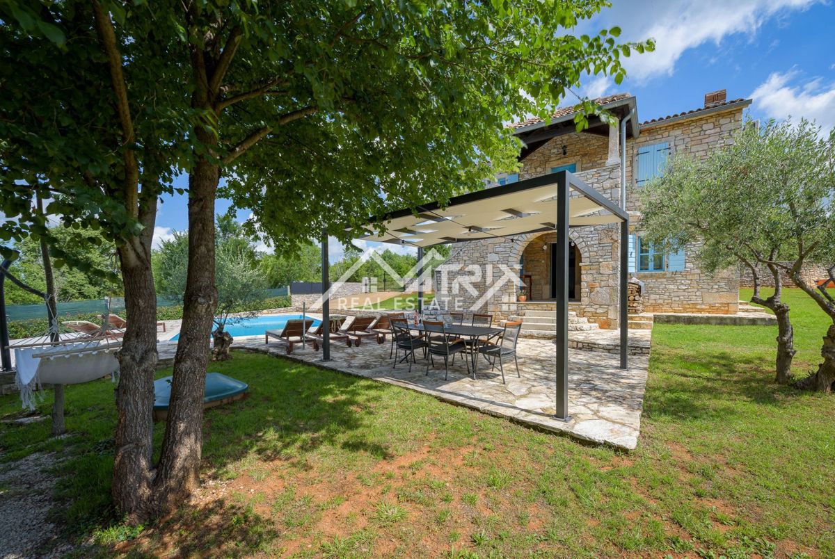 Poreča okolica, Istrska kamnita hiša z bazenom, Prilika!