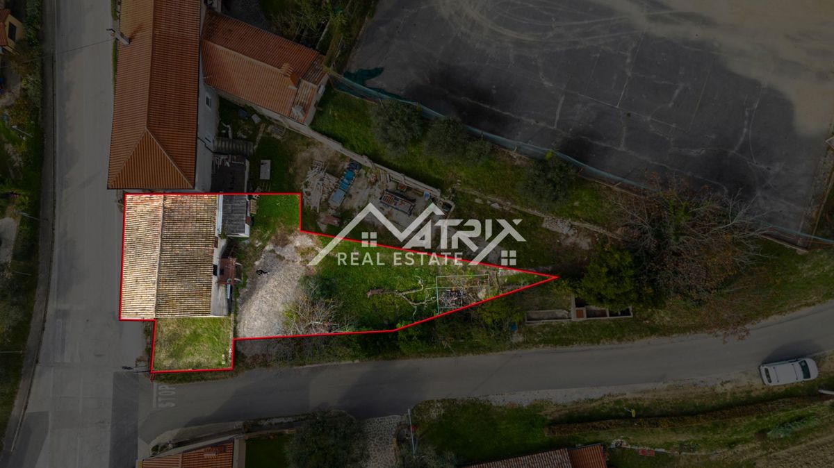 Buj okolica– kamnita hiša s panoramskim razgledom, gradbenim dovoljenjem in projektom za prenovo