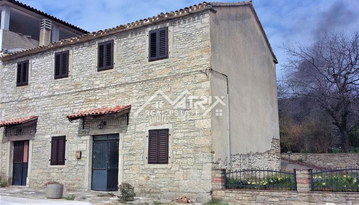 Buj okolica– kamnita hiša s panoramskim razgledom, gradbenim dovoljenjem in projektom za prenovo