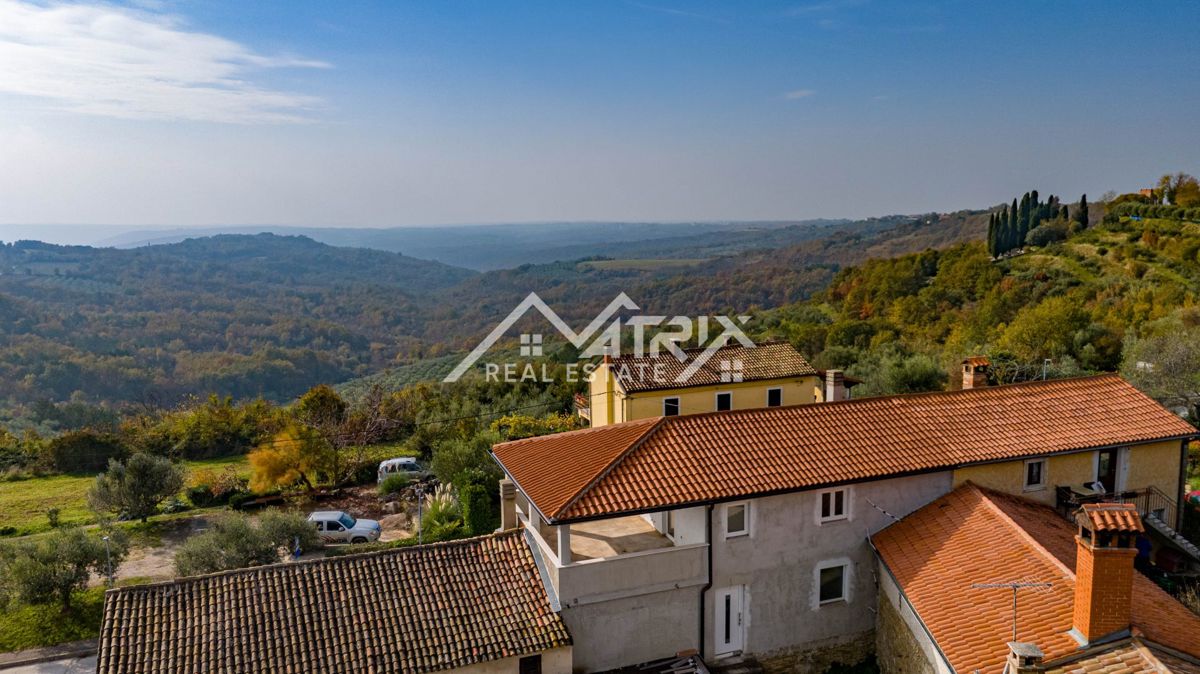 Buj okolica– kamnita hiša s panoramskim razgledom, gradbenim dovoljenjem in projektom za prenovo