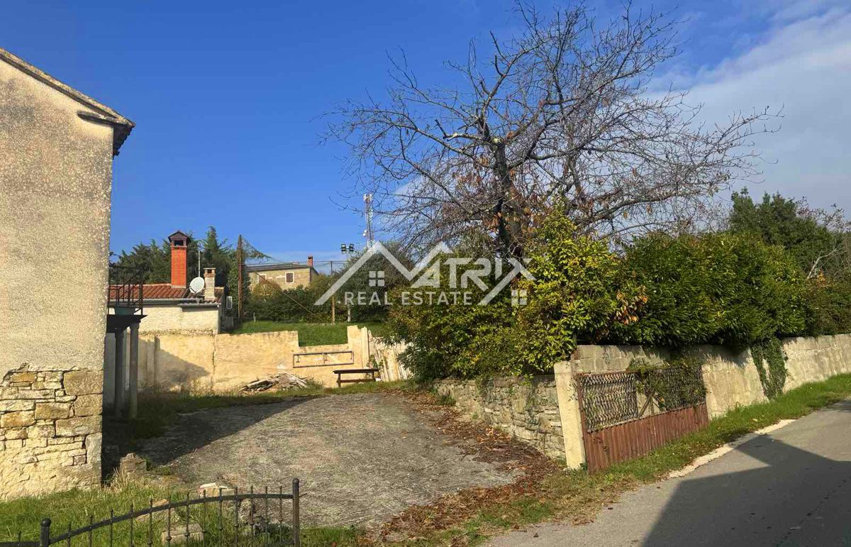 Buj okolica– kamnita hiša s panoramskim razgledom, gradbenim dovoljenjem in projektom za prenovo