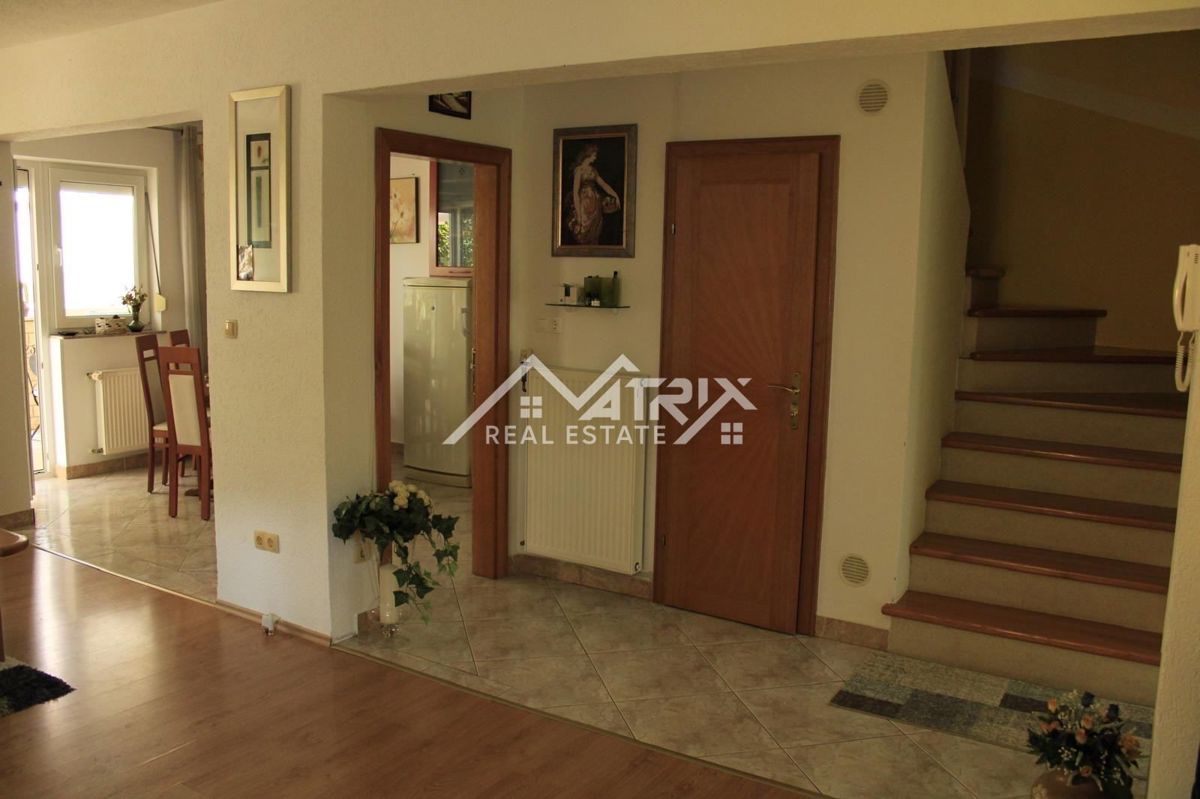 Poreč okolica, lepa dvojček hiša blizu mesta