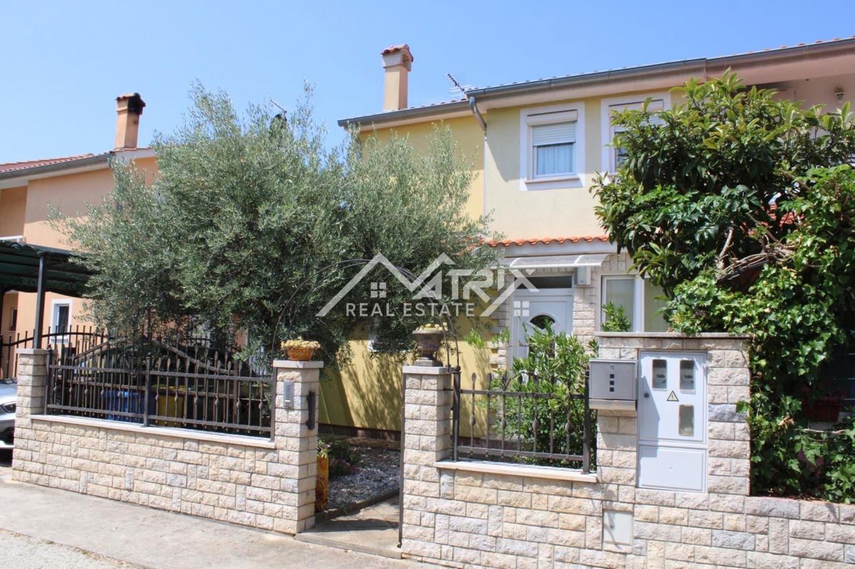 Poreč okolica, lepa dvojček hiša blizu mesta