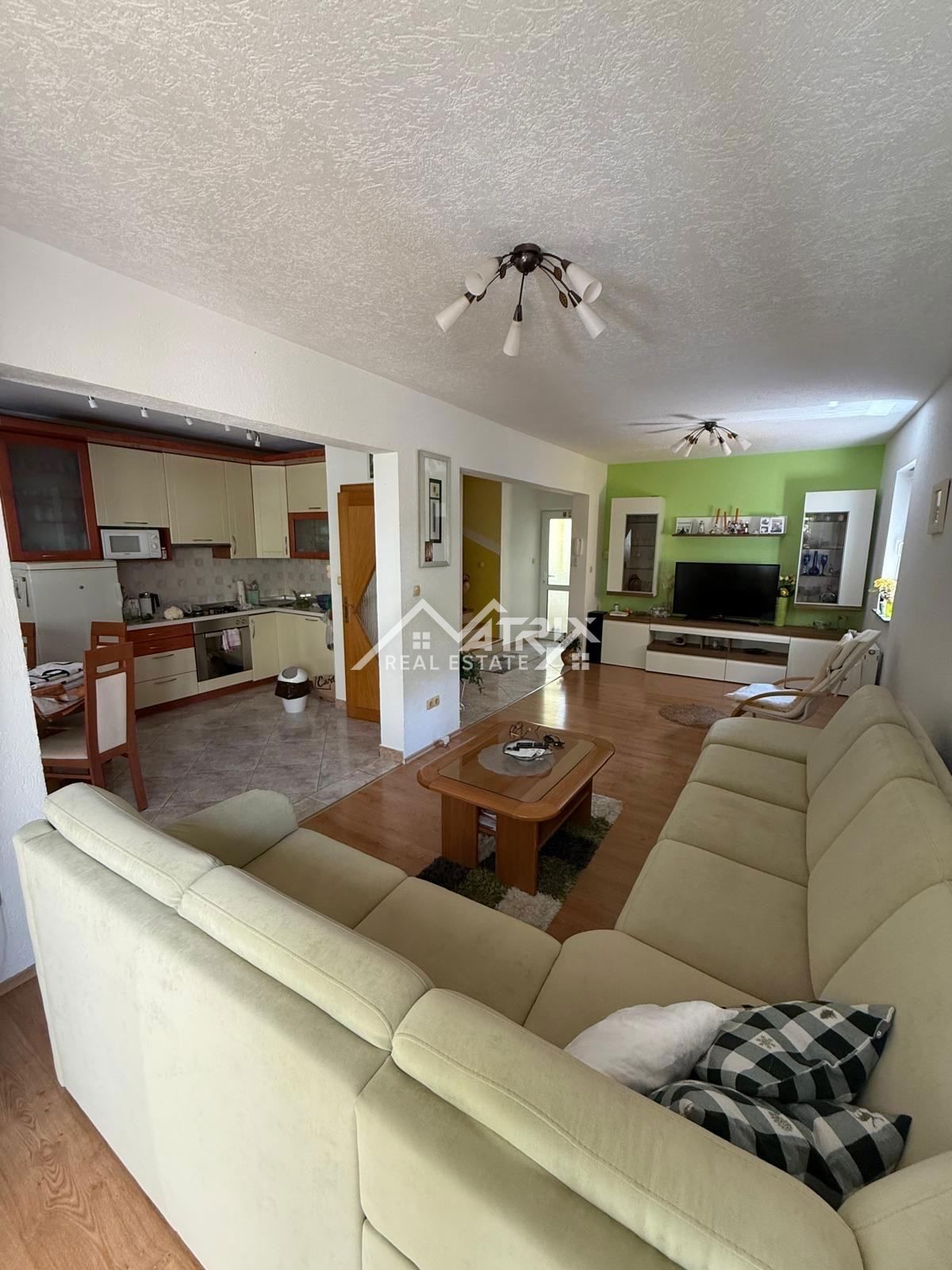 Poreč okolica, lepa dvojček hiša blizu mesta