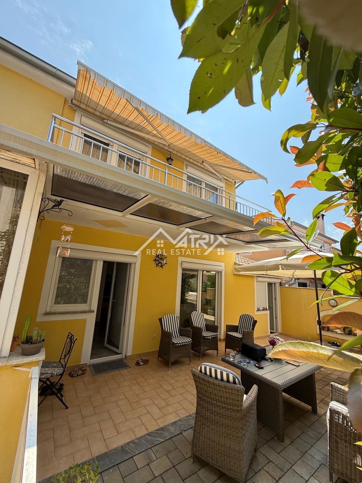 Poreč okolica, lepa dvojček hiša blizu mesta