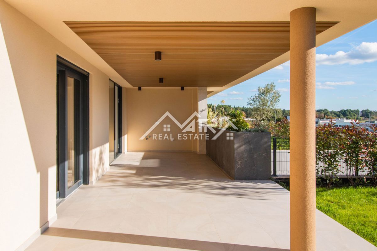 Novigrad, Stanovanje v pritličju s pogledom na morje, Novo!