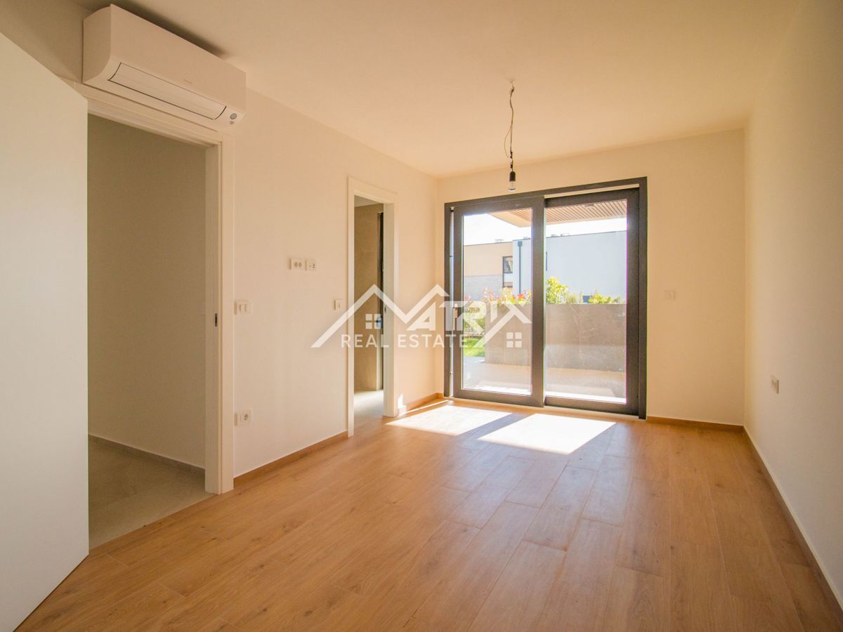 Novigrad, Stanovanje v pritličju s pogledom na morje, Novo!