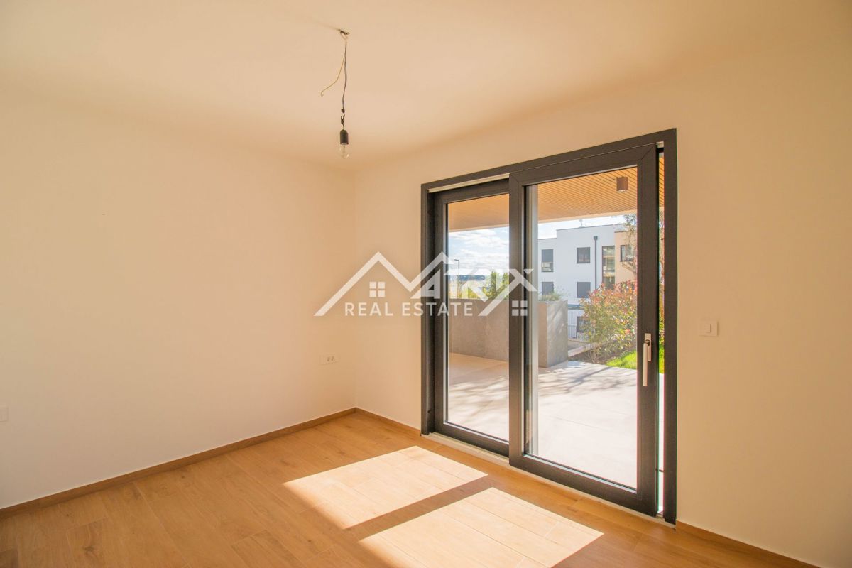 Novigrad, Stanovanje v pritličju s pogledom na morje, Novo!