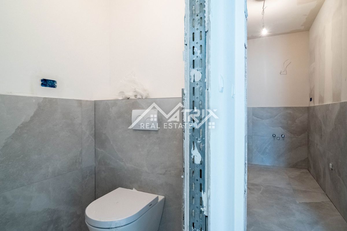 Okolica Rovinja, Prostorno privlačno stanovanje v novi stavbi na dobri lokaciji