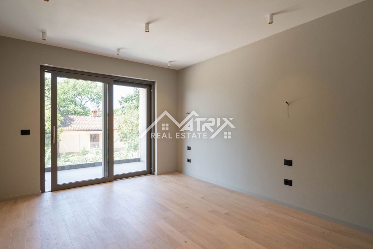 Poreč, moderna vila z bazenom, 2 km od morja in centra