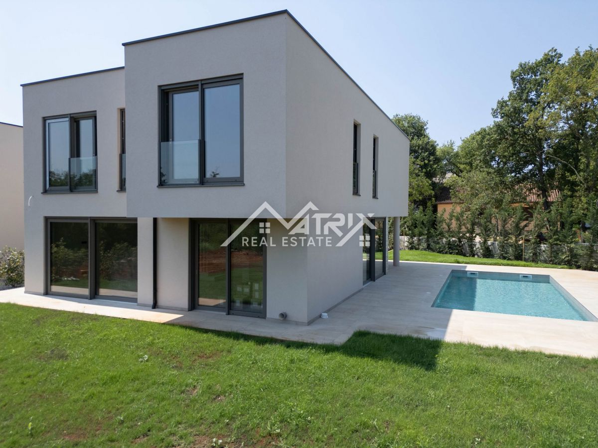 Poreč, moderna vila z bazenom, 2 km od morja in centra