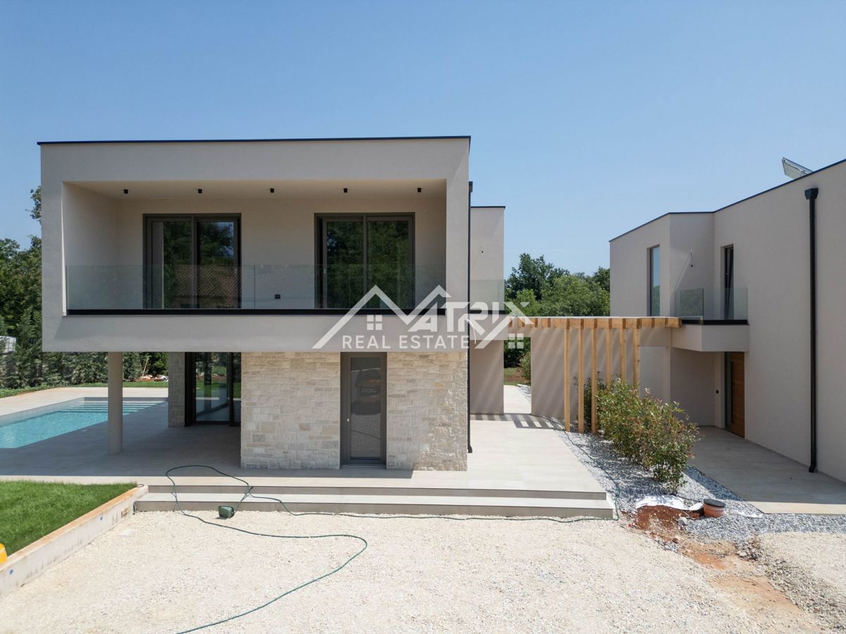 Poreč, moderna vila z bazenom, 2 km od morja in centra