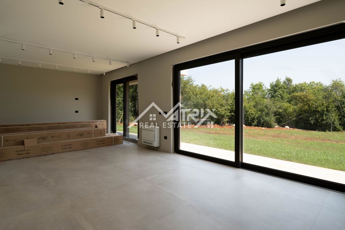 Poreč, moderna vila z bazenom, 2 km od morja in centra