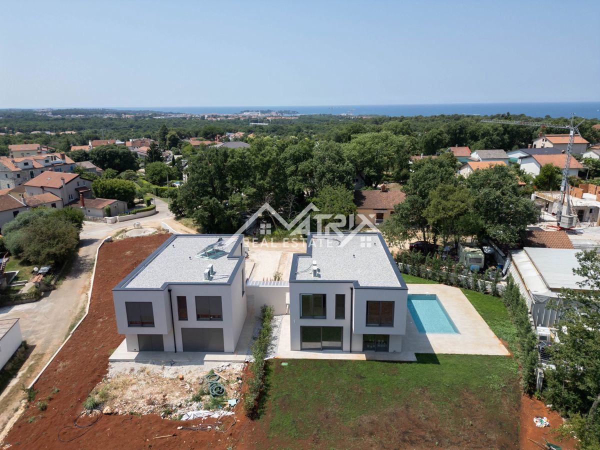 Poreč, moderna vila z bazenom, 2 km od morja in centra