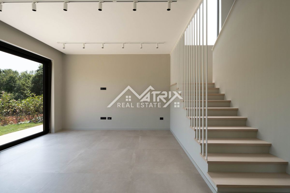 Poreč, moderna vila z bazenom, 2 km od morja in centra