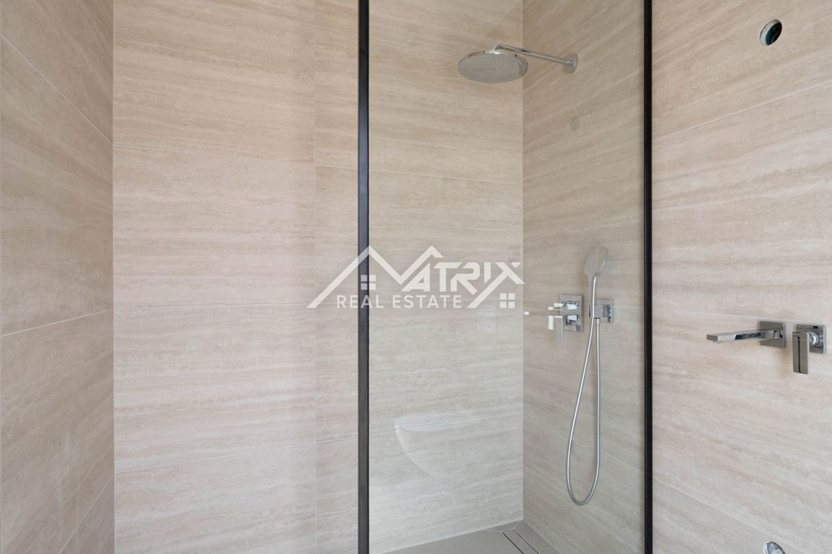 Poreč, moderna vila z bazenom, 2 km od morja in centra