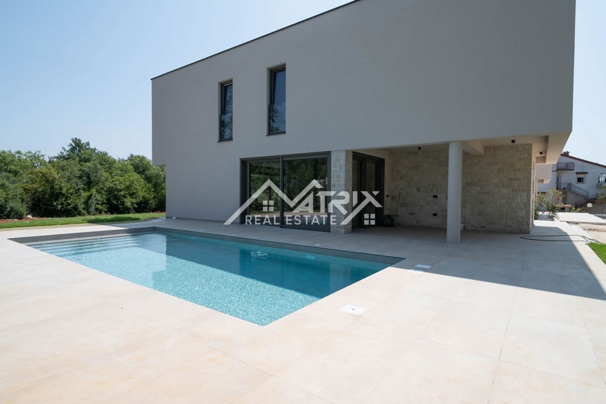 Poreč, moderna vila z bazenom, 2 km od morja in centra