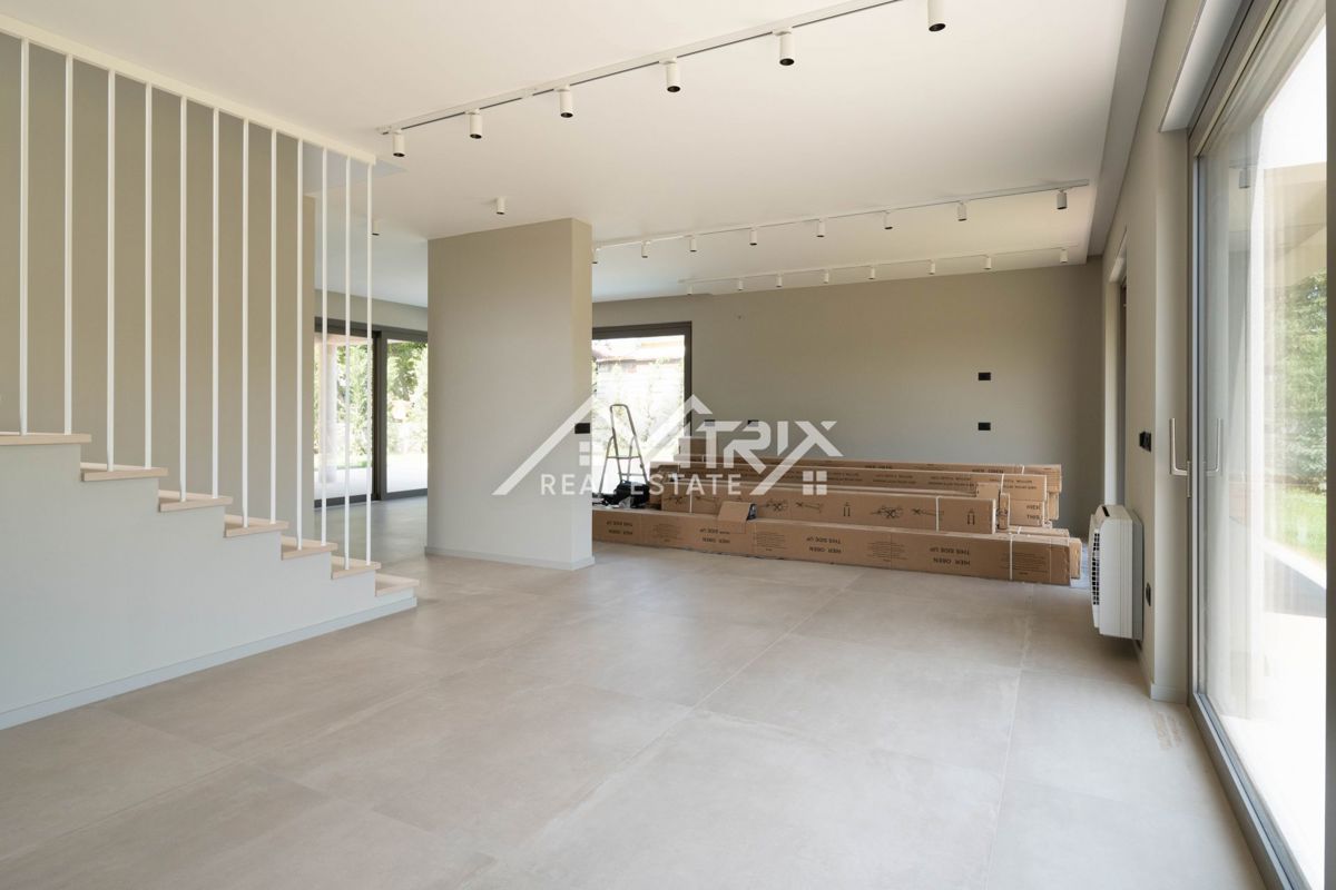 Poreč, moderna vila z bazenom, 2 km od morja in centra