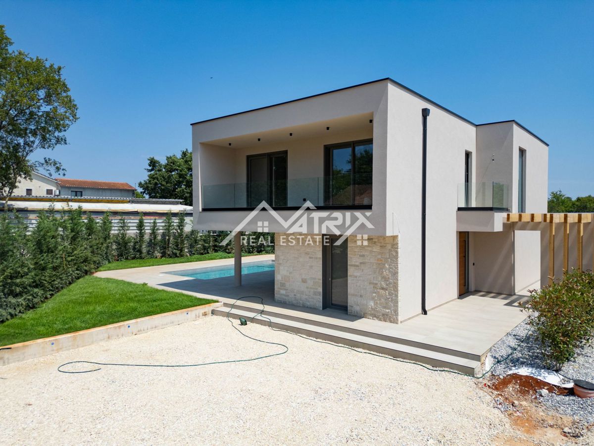 Poreč, moderna vila z bazenom, 2 km od morja in centra