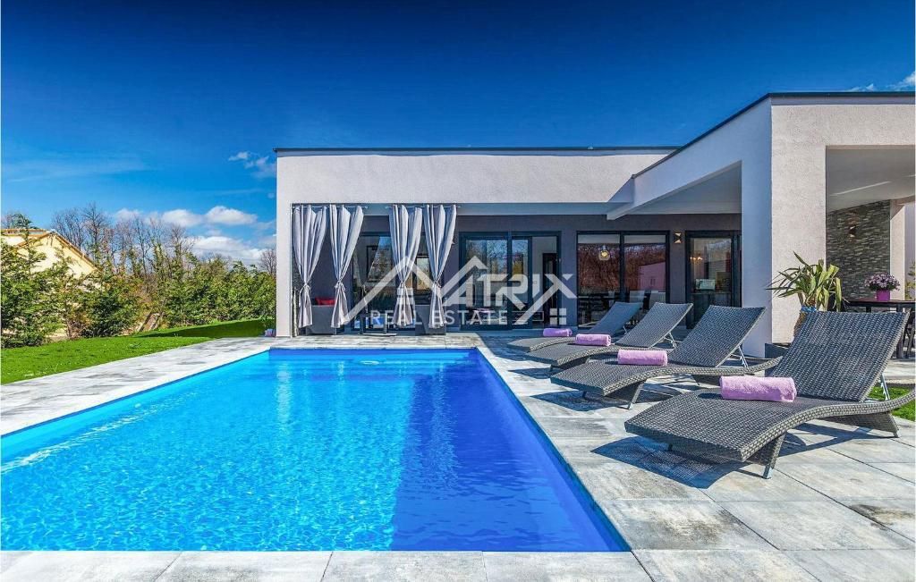 Vodnjan okolica, prizemnica s bazenom na odličnoj lokaciji!