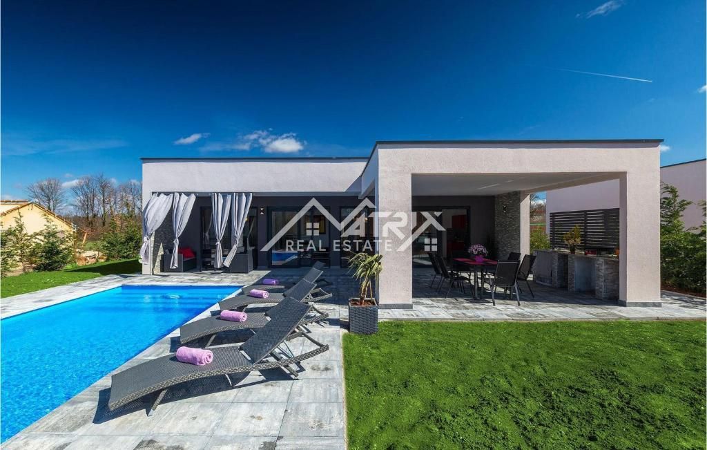 Vodnjan okolica, prizemnica s bazenom na odličnoj lokaciji!