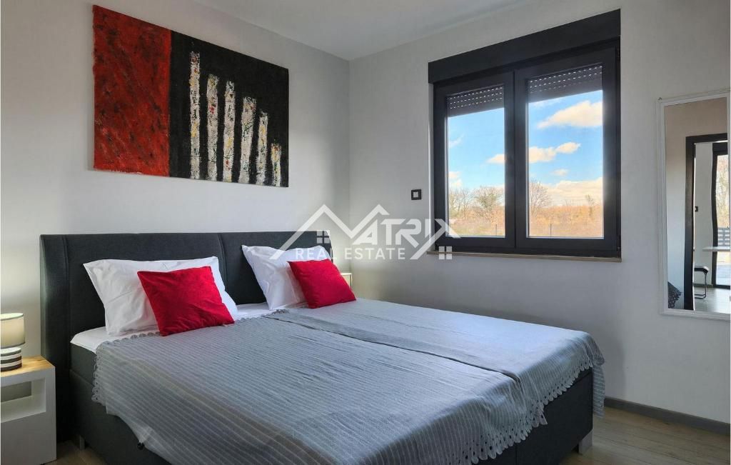 Vodnjan okolica, prizemnica s bazenom na odličnoj lokaciji!