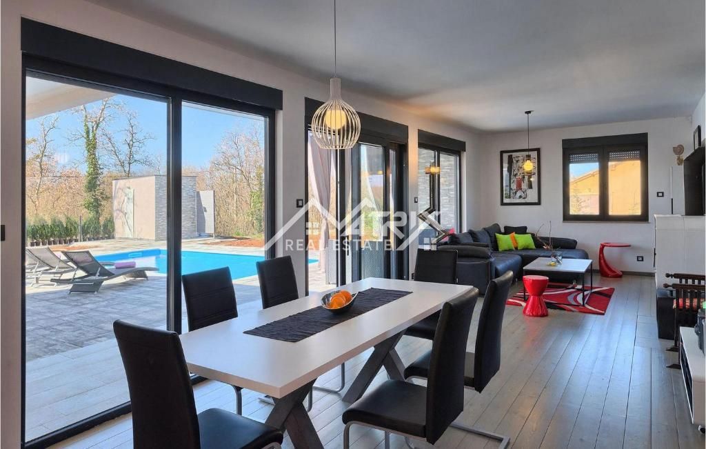 Vodnjan okolica, prizemnica s bazenom na odličnoj lokaciji!