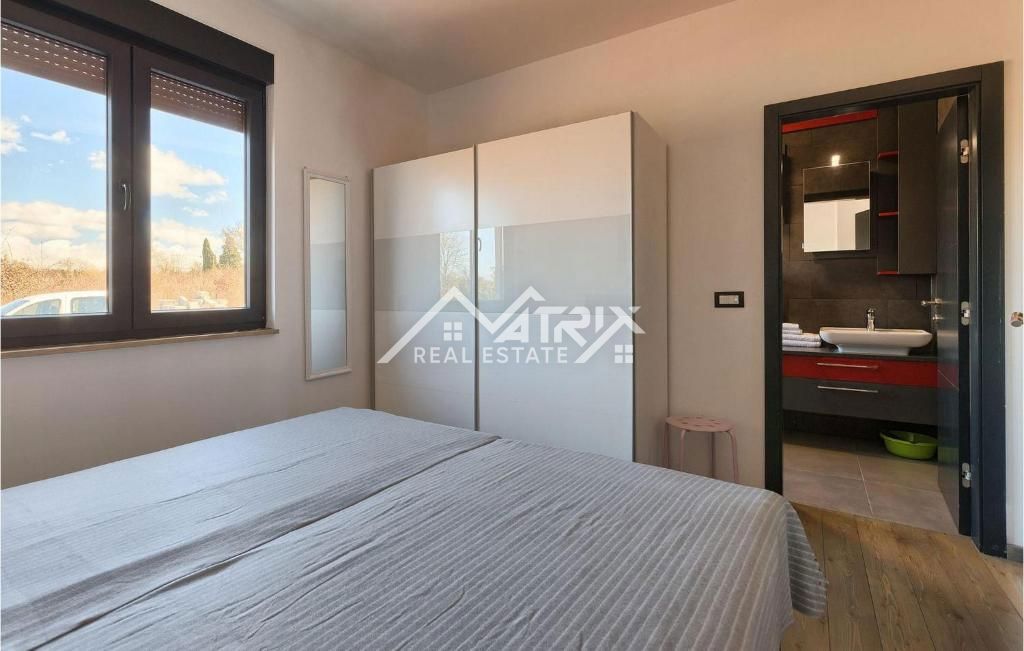 Vodnjan okolica, prizemnica s bazenom na odličnoj lokaciji!