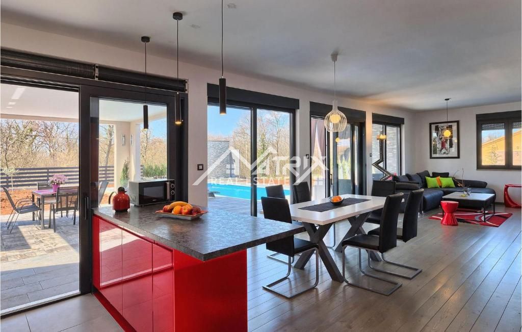 Vodnjan okolica, prizemnica s bazenom na odličnoj lokaciji!