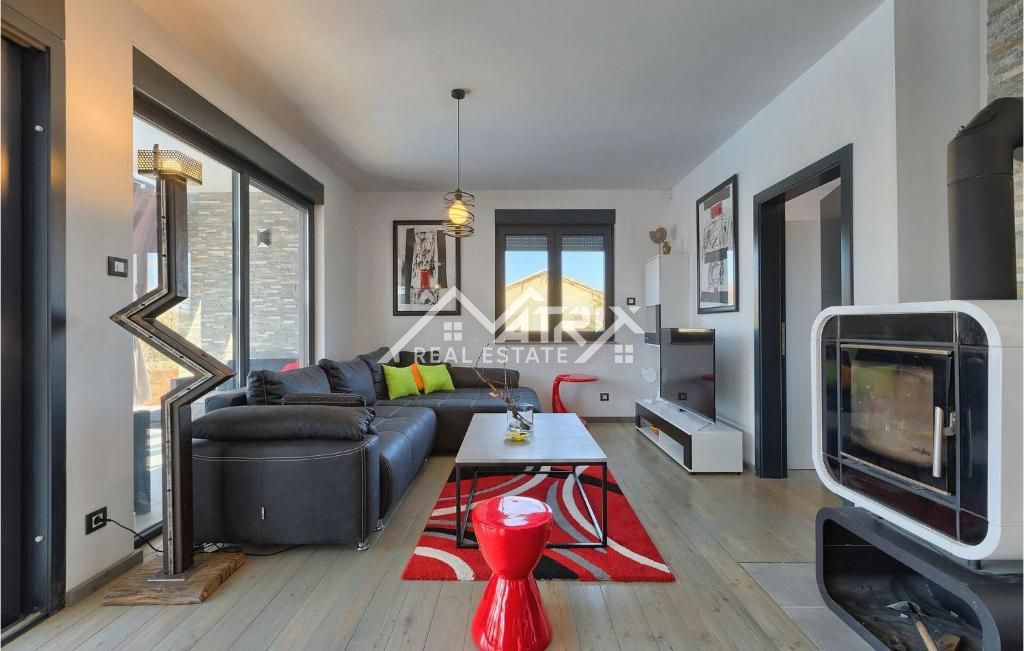 Vodnjan okolica, prizemnica s bazenom na odličnoj lokaciji!