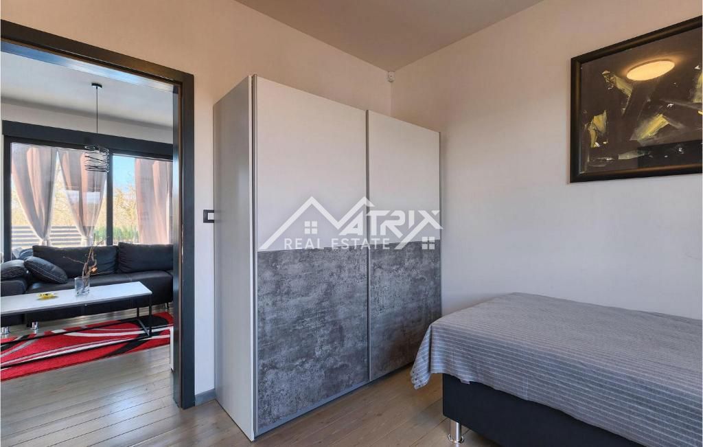 Vodnjan okolica, prizemnica s bazenom na odličnoj lokaciji!