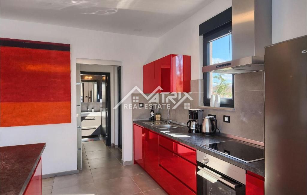 Vodnjan okolica, prizemnica s bazenom na odličnoj lokaciji!