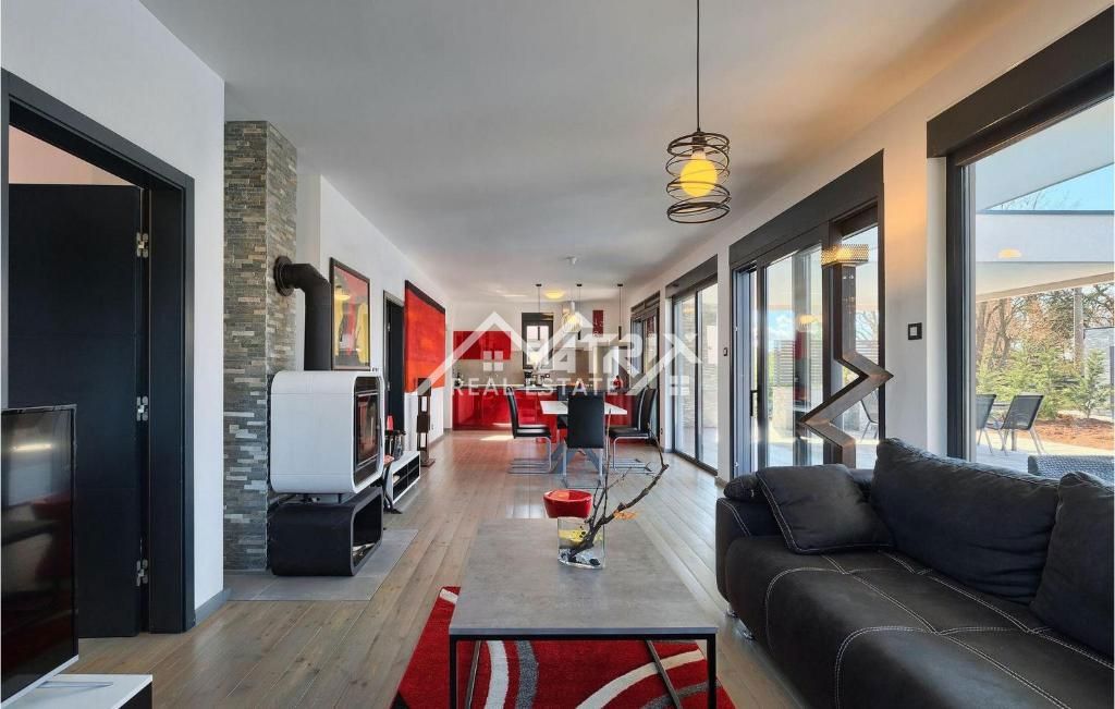 Vodnjan okolica, prizemnica s bazenom na odličnoj lokaciji!