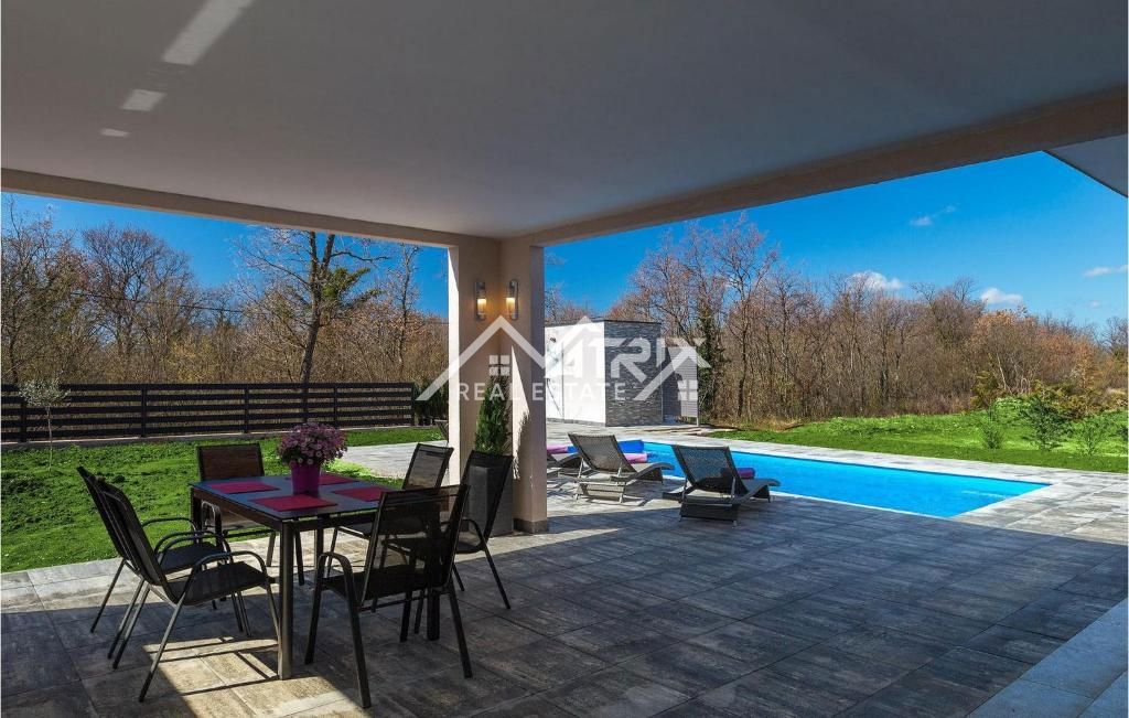 Vodnjan okolica, prizemnica s bazenom na odličnoj lokaciji!