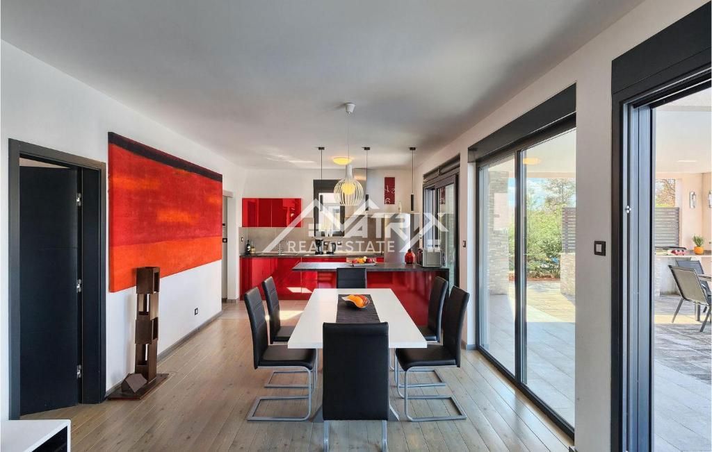 Vodnjan okolica, prizemnica s bazenom na odličnoj lokaciji!