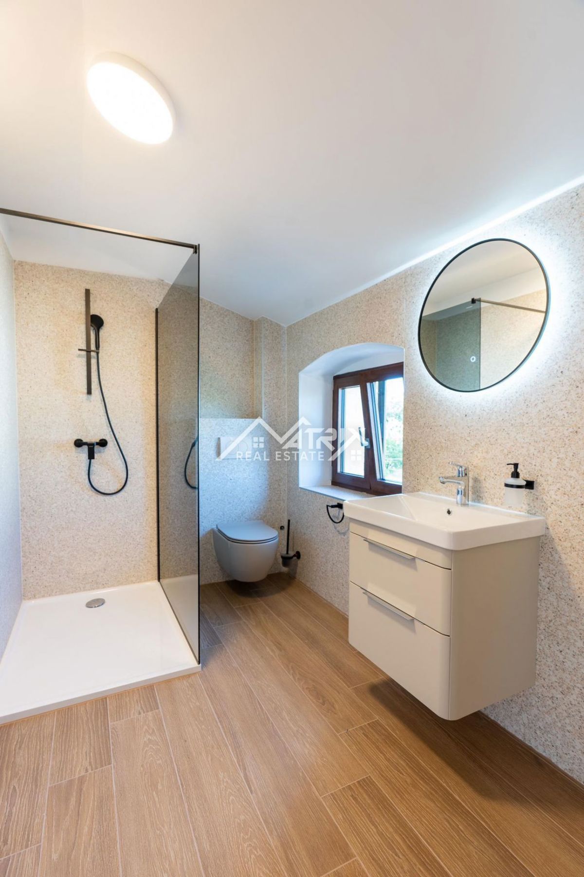 Poreč okolica, kamnita hiša z bazenom in vrtom