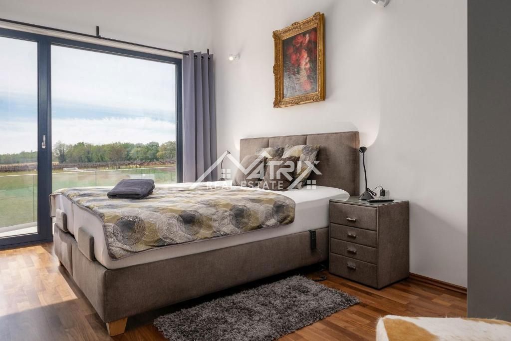 Okolica Poreča, moderna vila s 6 spalnicami